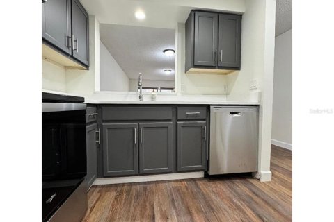 Condo in Orlando, Florida, 2 bedrooms  № 1808765 - photo 3