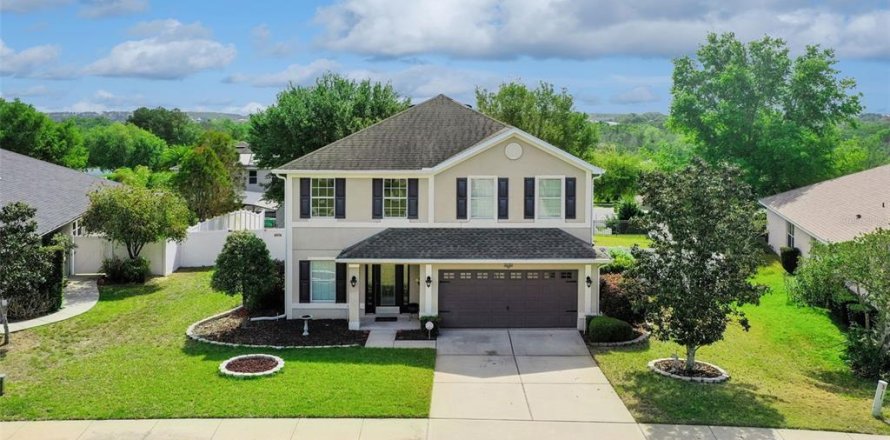 House in Clermont, Florida 4 bedrooms, 217.76 sq.m. № 2099249