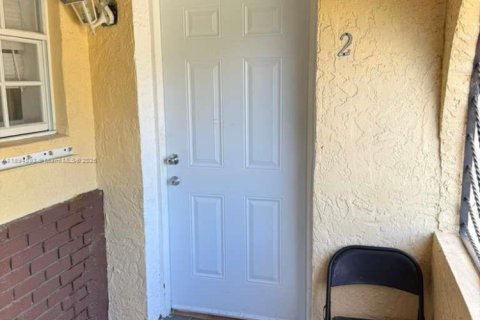 Снять в аренду виллу или дом в Майами, Флорида 2 спальни, 78.97м2, № 1949977 - фото 5