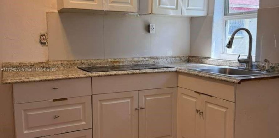 Дом в Майами, Флорида 2 спальни, 78.97м2 № 1949977