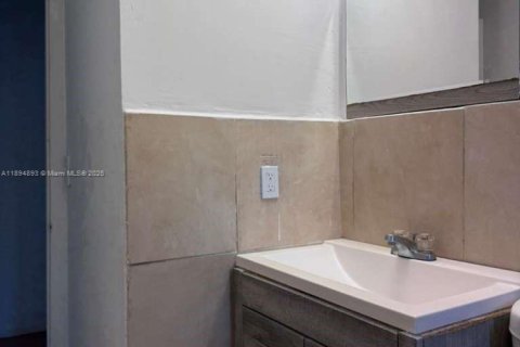 Снять в аренду виллу или дом в Майами, Флорида 2 спальни, 78.97м2, № 1949977 - фото 4