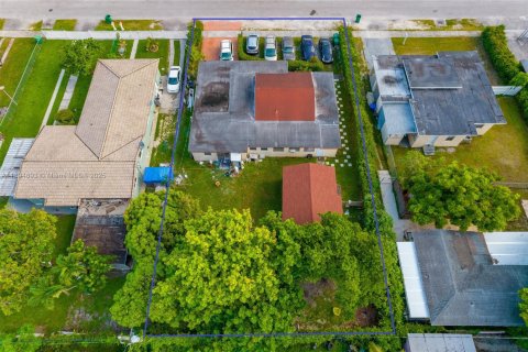 Снять в аренду виллу или дом в Майами, Флорида 2 спальни, 78.97м2, № 1949977 - фото 9