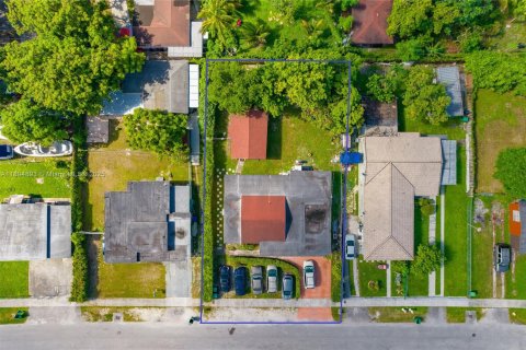 Снять в аренду виллу или дом в Майами, Флорида 2 спальни, 78.97м2, № 1949977 - фото 8