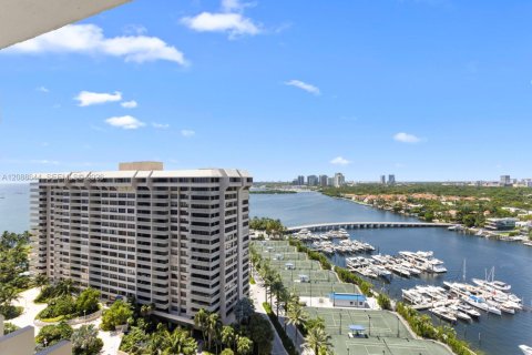 Condo in Miami, Florida, 2 bedrooms  № 2392089 - photo 2