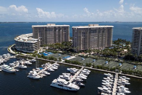 Condo in Miami, Florida, 2 bedrooms  № 2392089 - photo 10