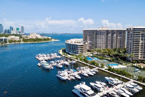 Condo in Miami, Florida, 2 bedrooms  № 2392089 - photo 4