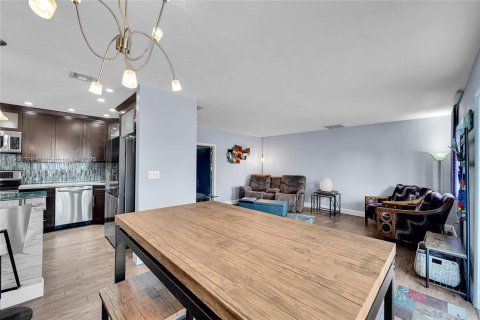 Casa en venta en Hialeah, Florida, 4 dormitorios, 161.37 m2 № 1951489 - foto 6