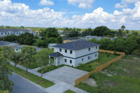 Casa en alquiler en Florida City, Florida, 6 dormitorios № 2055019 - foto 6