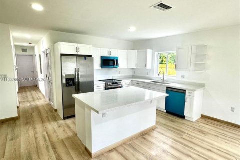 Casa en alquiler en Florida City, Florida, 6 dormitorios № 2055019 - foto 29