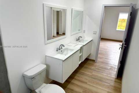 Casa en alquiler en Florida City, Florida, 6 dormitorios № 2055019 - foto 28