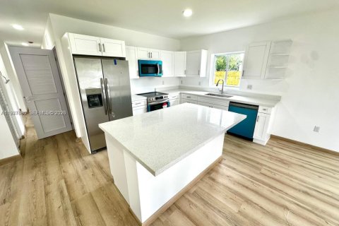 Casa en alquiler en Florida City, Florida, 6 dormitorios № 2055019 - foto 13