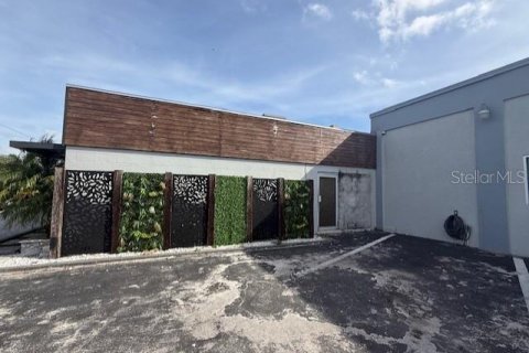 Propiedad comercial en Orlando, Florida 1328.69 m2 № 2106099