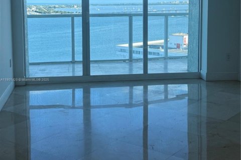 Condo in Miami, Florida, 2 bedrooms  № 1953505 - photo 2