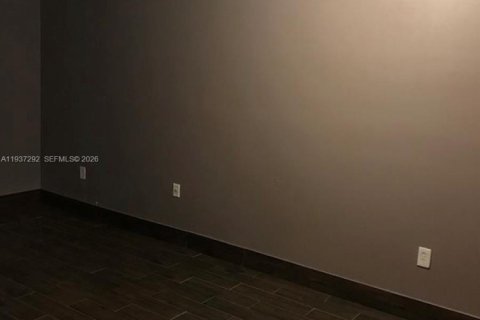 House in Miami Gardens, Florida 3 bedrooms, 92.81 sq.m. № 1995299 - photo 8