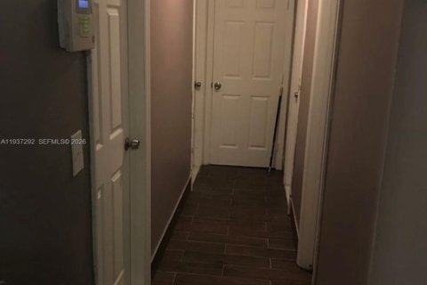 House in Miami Gardens, Florida 3 bedrooms, 92.81 sq.m. № 1995299 - photo 5