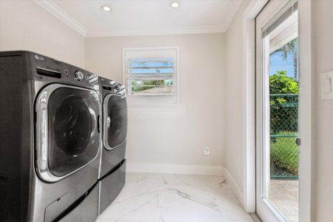 House in Coral Springs, Florida 4 bedrooms, 218.41 sq.m. № 1103299 - photo 1