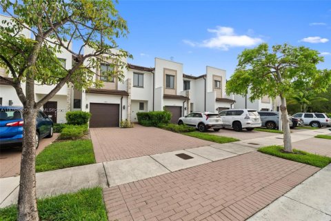 Touwnhouse à louer à Miami, Floride: 3 chambres, 128.02 m2 № 1923598 - photo 2