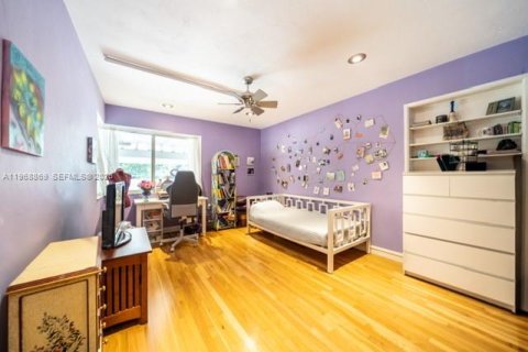 House in Miami Shores, Florida 4 bedrooms, 225.47 sq.m. № 2030714 - photo 16