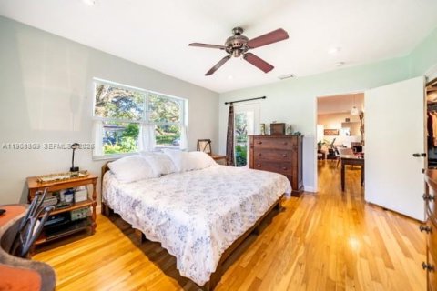 House in Miami Shores, Florida 4 bedrooms, 225.47 sq.m. № 2030714 - photo 19