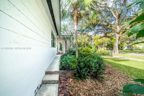 House in Miami Shores, Florida 4 bedrooms, 225.47 sq.m. № 2030714 - photo 25