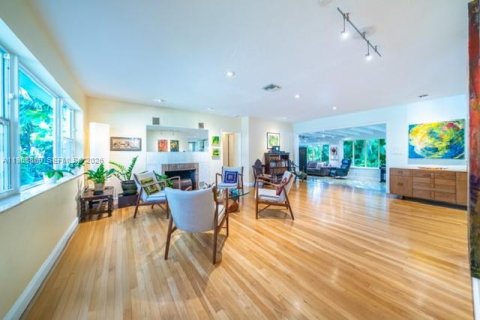 House in Miami Shores, Florida 4 bedrooms, 225.47 sq.m. № 2030714 - photo 5