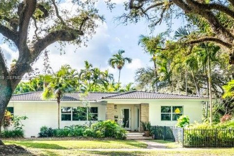 House in Miami Shores, Florida 4 bedrooms, 225.47 sq.m. № 2030714