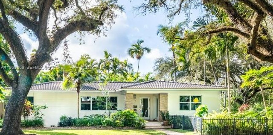 House in Miami Shores, Florida 4 bedrooms, 225.47 sq.m. № 2030714