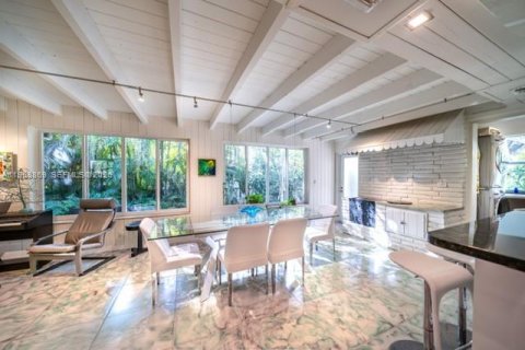 House in Miami Shores, Florida 4 bedrooms, 225.47 sq.m. № 2030714 - photo 12