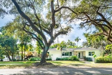 House in Miami Shores, Florida 4 bedrooms, 225.47 sq.m. № 2030714 - photo 2