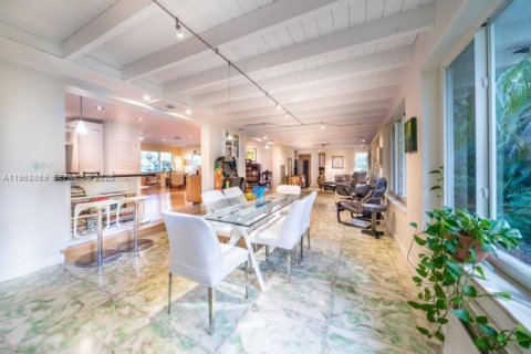 House in Miami Shores, Florida 4 bedrooms, 225.47 sq.m. № 2030714 - photo 13