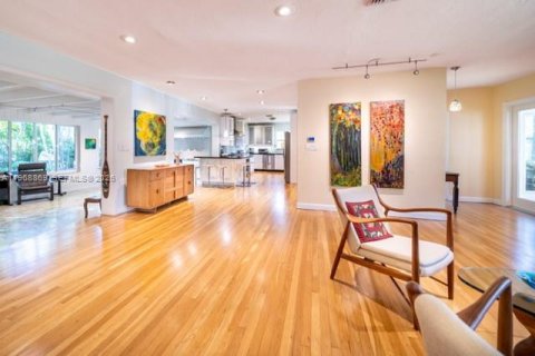 House in Miami Shores, Florida 4 bedrooms, 225.47 sq.m. № 2030714 - photo 7