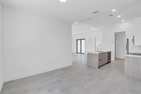 Villa ou maison à louer à Port Charlotte, Floride: 3 chambres, 160.35 m2 № 1402133 - photo 14
