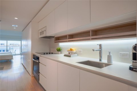 Condominio en venta en Bal Harbour, Florida, 49.89 m2 № 1761868 - foto 1