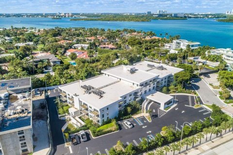 Condominio en venta en Bal Harbour, Florida, 49.89 m2 № 1761868 - foto 13