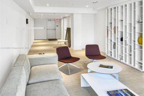 Condominio en venta en Bal Harbour, Florida, 49.89 m2 № 1761868 - foto 19