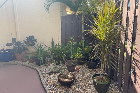 Casa en venta en Hollywood, Florida, 2 dormitorios, 92.9 m2 № 2001005 - foto 3