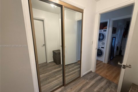 Casa en venta en Hollywood, Florida, 2 dormitorios, 92.9 m2 № 2001005 - foto 15