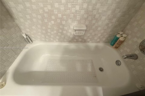 Casa en venta en Hollywood, Florida, 2 dormitorios, 92.9 m2 № 2001005 - foto 14