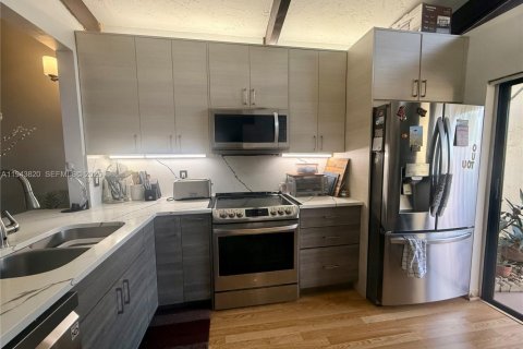 Casa en venta en Hollywood, Florida, 2 dormitorios, 92.9 m2 № 2001005 - foto 6