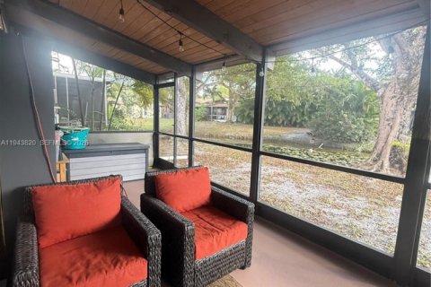 Casa en venta en Hollywood, Florida, 2 dormitorios, 92.9 m2 № 2001005 - foto 24