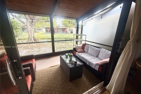 Casa en venta en Hollywood, Florida, 2 dormitorios, 92.9 m2 № 2001005 - foto 23