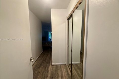 Casa en venta en Hollywood, Florida, 2 dormitorios, 92.9 m2 № 2001005 - foto 11