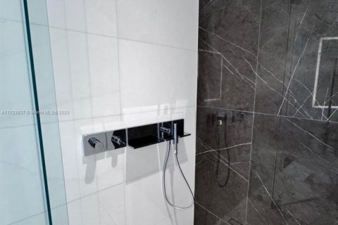 Купить кондоминиум в Майами, Флорида 1 спальня, 92.62м2, № 1714845 - фото 15