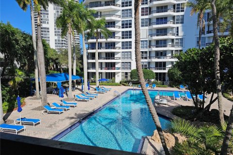 Condominio en alquiler en Aventura, Florida, 2 dormitorios, 125.7 m2 № 1934317 - foto 18
