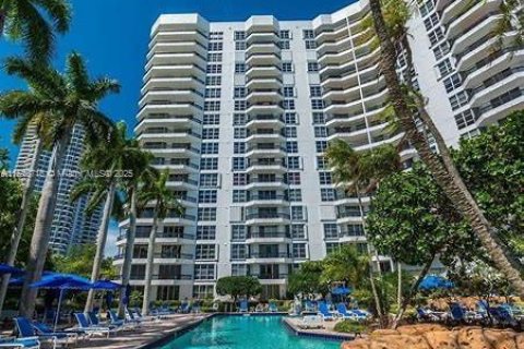 Condominio en alquiler en Aventura, Florida, 2 dormitorios, 125.7 m2 № 1934317 - foto 11
