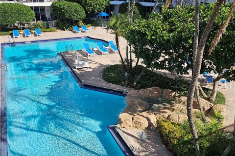 Condominio en alquiler en Aventura, Florida, 2 dormitorios, 125.7 m2 № 1934317 - foto 10