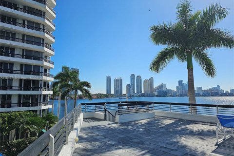 Condominio en alquiler en Aventura, Florida, 2 dormitorios, 125.7 m2 № 1934317 - foto 17