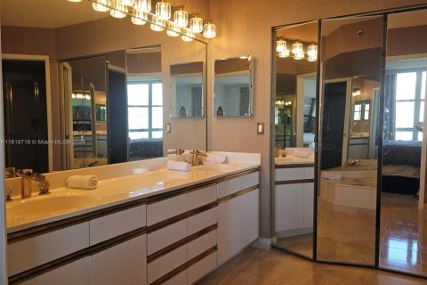 Condominio en alquiler en Aventura, Florida, 2 dormitorios, 125.7 m2 № 1934317 - foto 5