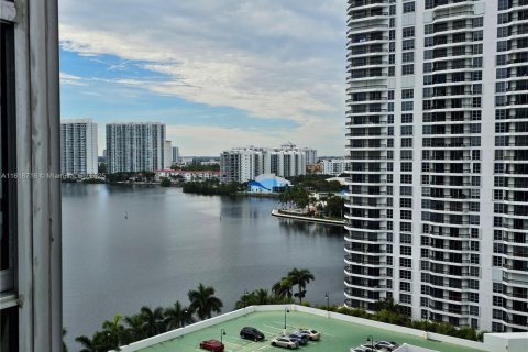 Condominio en alquiler en Aventura, Florida, 2 dormitorios, 125.7 m2 № 1934317 - foto 22