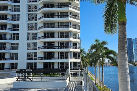 Condominio en alquiler en Aventura, Florida, 2 dormitorios, 125.7 m2 № 1934317 - foto 21